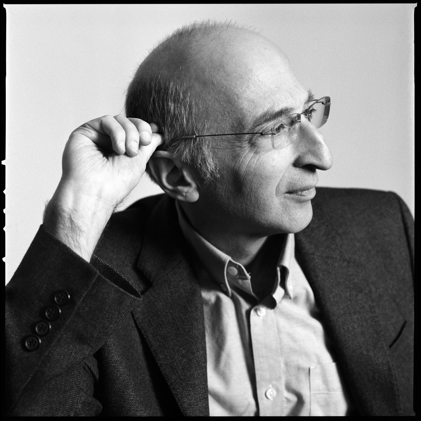 Saul Perlmutter and the Supernova Cosmology Project Team